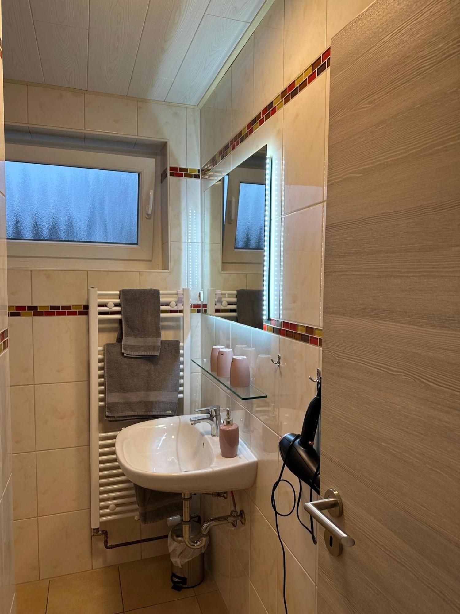 Ferienwohnung Haus Boje "Knurrhahn" Neuharlingersiel Bagian luar foto