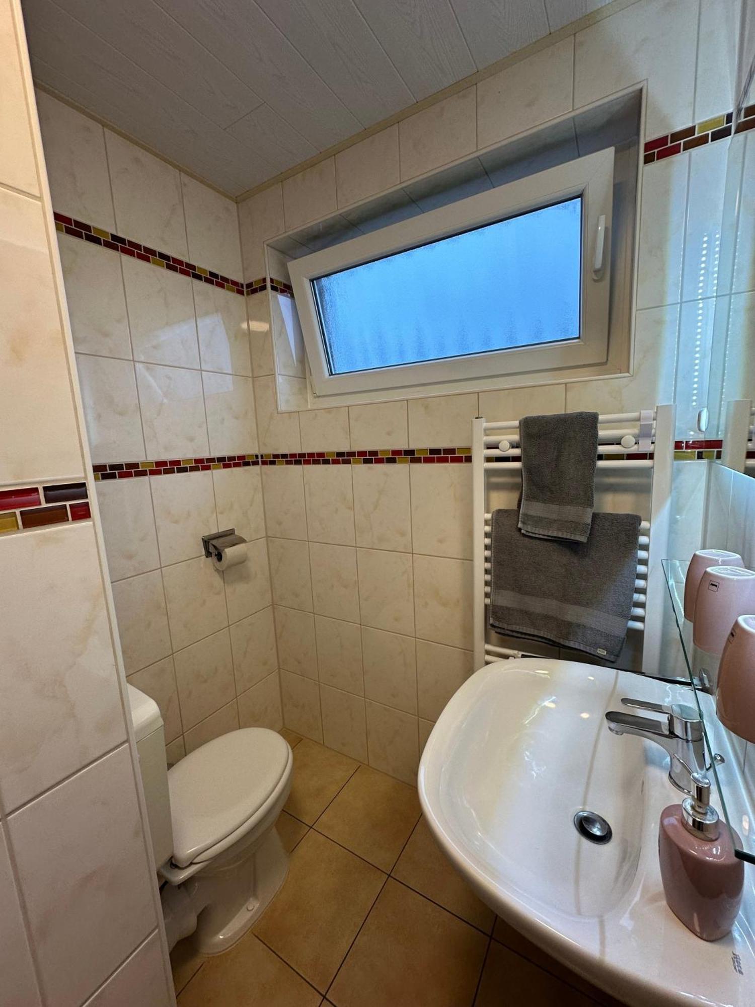 Ferienwohnung Haus Boje "Knurrhahn" Neuharlingersiel Bagian luar foto