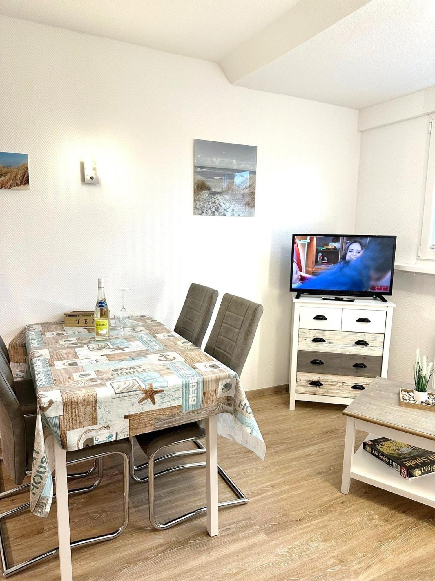 Ferienwohnung Haus Boje "Knurrhahn" Neuharlingersiel Bagian luar foto